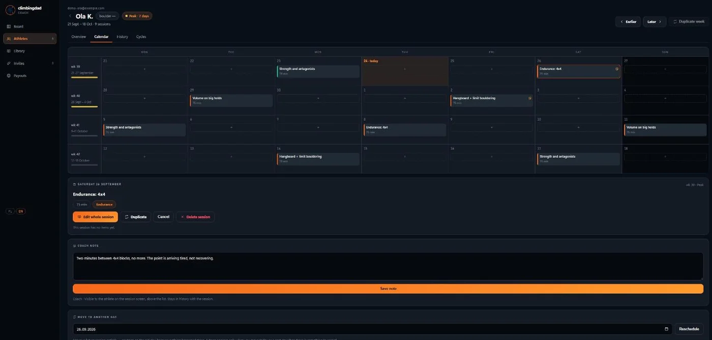 Coach panel calendar with sessions planned on dates